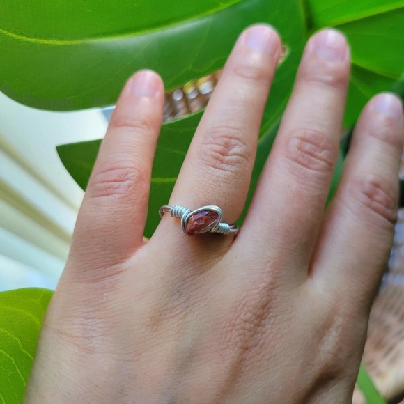 Dainty Silver Stone Wire Ring, size 5.75 - Picture 6 of 8